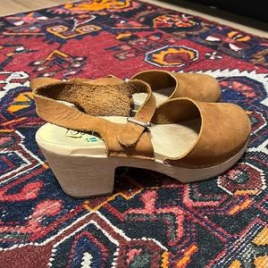 Lotta Highwood Brown Clogs